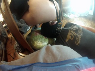 ПОКОРНЫЙ МУЖ-Лицо Сидящее Поклонение