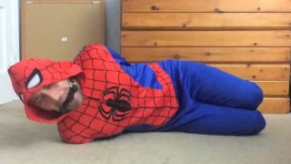 Spiderman Hogtied en mond gesnoerd