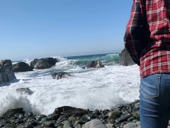 Video Russian teen girl swallows hot cum on Californian public beach - Eva Elfie