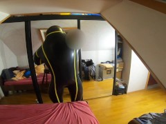 Gefangen im aufblasbaren MD-Latex Cyborg Anzug