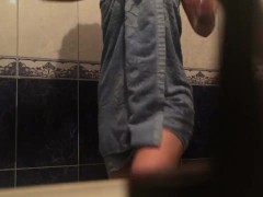 сводная мама помогает сводному брату за мной в душе - Screenshot 16 of 16 - Kink