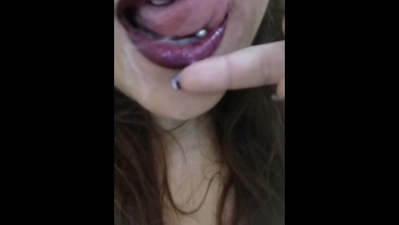 Cumshot in the mouth