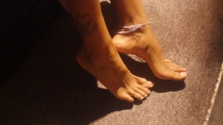 4k Ebony Goddes показывают красивые ноги в клубе в Атланте