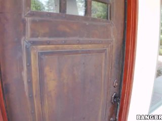 BANGBROS - Perfect Pornstar Lara Brookes Receives Sensual Massage