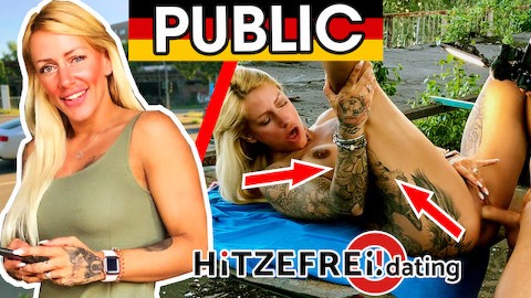 Getatoeëerd en gepierced! FitXXXSandy geneukt in het openbaar! HITZEFREI.dating