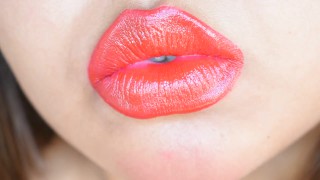 Grosses Lèvres Boudeuses Rouges Plissement Des Lèvres Et Bruits De Baisers