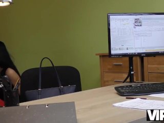 VIP4K.Inga Devil non si aspettava maisesso per denaro con estranei