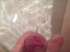 Дрочит в ванной. Слоумо камшот под водой - Screenshot 15 of 16 - Cumshot