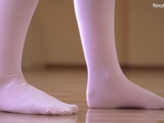 Kim Nadara sexy nyked gymnast