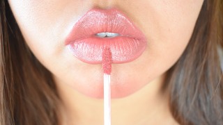 Pouty Pink Lip Fetish: ritoccando il mio lucidalabbra