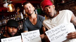 同性恋夜总会老板拿了两只大肥鸡巴