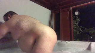 湿裸体热水浴缸熊