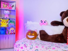 Lila Jordan shows her throat