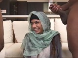 MIA KHALIFA-アラブのスーパースターをフィーチャーした陽気で珍しいBTS映像