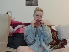 Petite Blonde Hotwings Mukbang