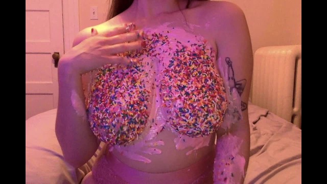 640px x 360px - DDD Cupcakes - Messy Icing and Sprinkle Covered Tits - Pornhub.com