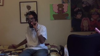 听 Billie Eilish 的演讲。（差点被抓到）