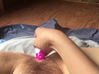 只是一个瑜伽宝贝和她的粉红色玩具