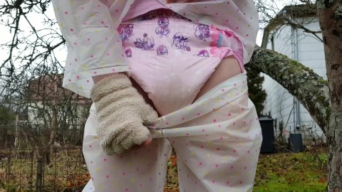 Outdoors Diaper Wetting with Transparent Rain Wear