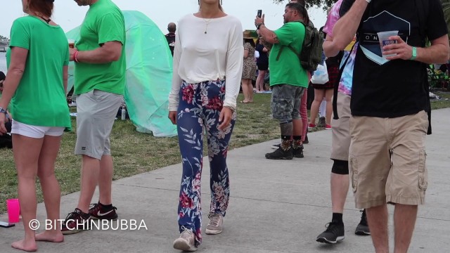 Hudební Festival Pro Teenagery Bez Podprsenky