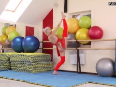 Dora Tornaszkova nude splits and bridges