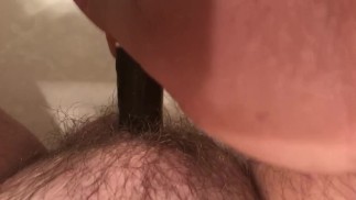 MTF мужская киска играет со спермой