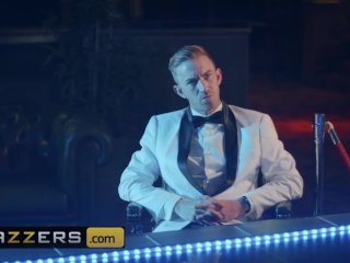 Brazzers - Busty stripper Blanche Bradburry sucks big cock screenshot number 0
