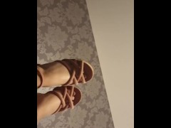 Tiny sexy feet - Screenshot 16 of 16 - Feet
