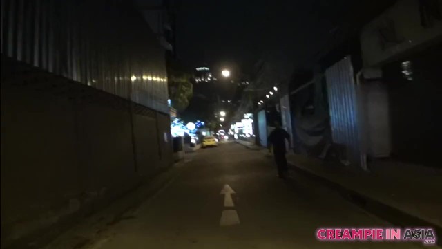 アジア人風俗嬢をお持ち帰りして種付け