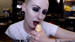 打嗝和抽搐你的小 4 英寸鸡巴