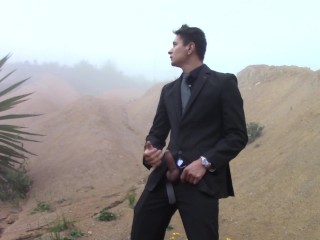 Joven_se Escapa de la Oficina_para Pegarse una Rica Paja al Aire Libre