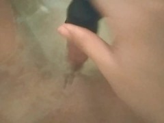 Кончает от фаллоса в жопу в ванной - Screenshot 1 of 16 - Anal