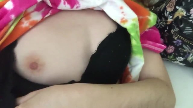 Показываю свою грудь
