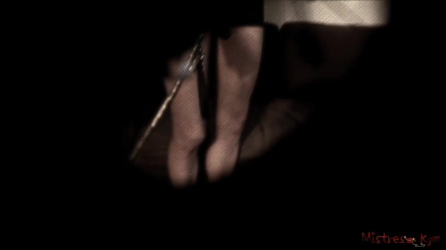 Сабмиссив в маске на поводке с госпожой Ким - POV