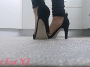Preview 2 of Her Weight Pops Bubble Wrap in sexy heels - So satisfying