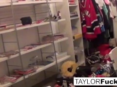 Taylor Shows Off those Amazing Tits