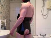 Amateur Bisexual Rubber Fetish Gimp Boy Puts on Show