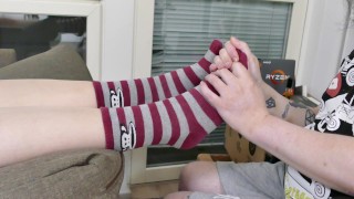 voetfetisj voetmassage met sokken en zonder sokken
