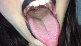 Goteo De Saliva De Lápiz Labial Negro