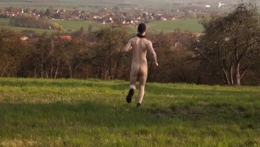 naked run in nature - crazy video