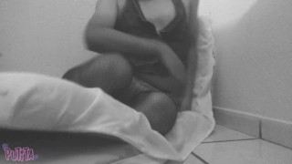 Travesti mexicana em meias de lingerie e fio dental, travesti passiva travesti