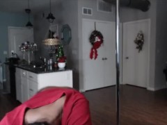 Micro Twerking to Drake's "War"