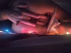 Маленькая шлюшка играет со своей попой на Рождество - Screenshot 13 of 16 - Kink