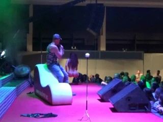 Dana a un concerto_rock faimpazzire il pubblico