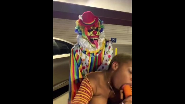 We had Fun in the Parking Garage - Pornhub.com