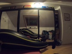 Mit Puppenmaske im aufblasbaren Cyborg Heavy Rubber Anzug