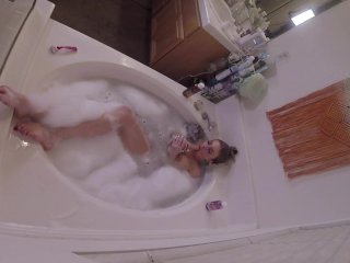 Stacked MILF masturbating in_bathtub