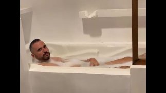 Englischer Ledermeister in der Badewanne auf frischer Tat ertappt JOI-Vorschau