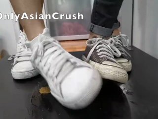 2 young Singaporeans cock crush