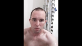 Me masturbo en la bañera